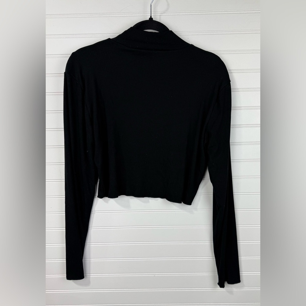 Cider women’s Black Long Sleeve ribbed Crop Top. Size 0XL.